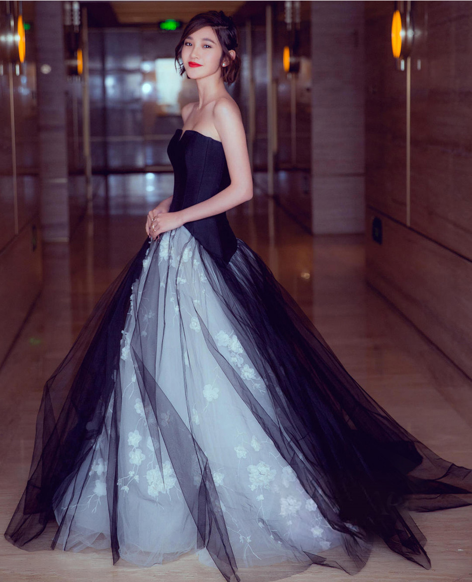 Charming Strapless black and grey Prom Dress Long tulle Ruffles Floor Length Capped Sleeves Red Carpet Celebrity Dresses, Yellow
Charming Strapless black and grey Prom Dress Long tulle Ruffles Floor Length Capped Sleeves Red Carpet Celebrity Dresses, Yellow