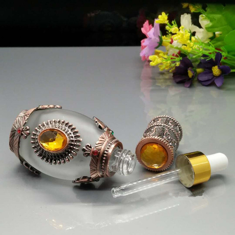 12ml Modern Vintage Middle East Feature Perfume Bottle,high quality,luxurious Refilling Bottles Parfum Glass Dropper Bottle metal craft gift
12ml Modern Vintage Middle East Feature Perfume Bottle,high quality,luxurious Refilling Bottles Parfum Glass Dropper Bottle metal craft gift