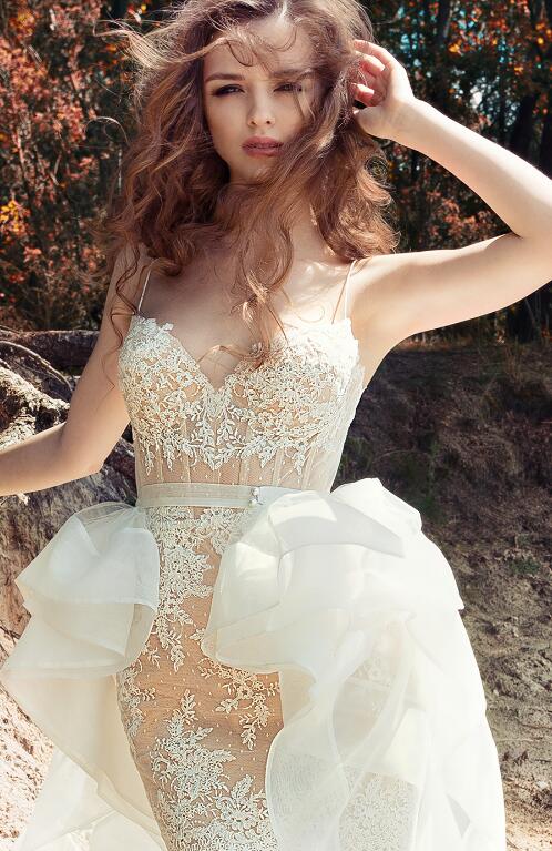 2019 Sexy Spaghetti Short Wedding Dress Illusion Bodice Exposed Boning Lace Applique Bridal Gowns With Detachable Train B.N