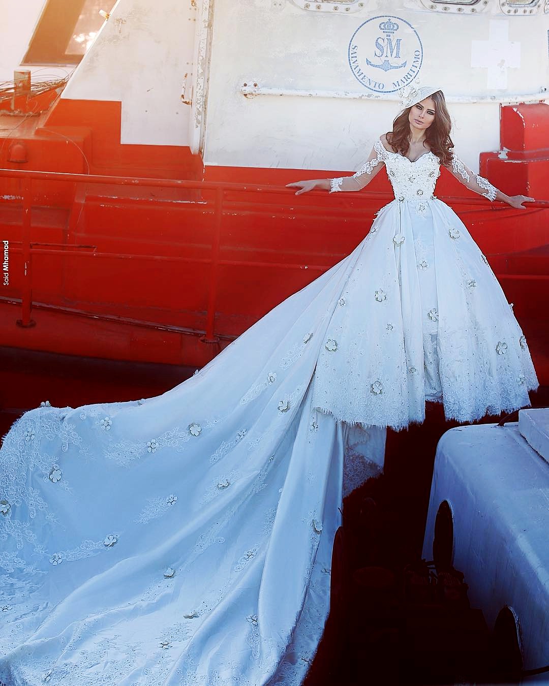 Gorgeous Chapel Train Wedding Dresses Off Shoulder Beads Lace Applique Long Sleeves Bridal Dress Charming A-Line Saudi Arabia Wedding Dress