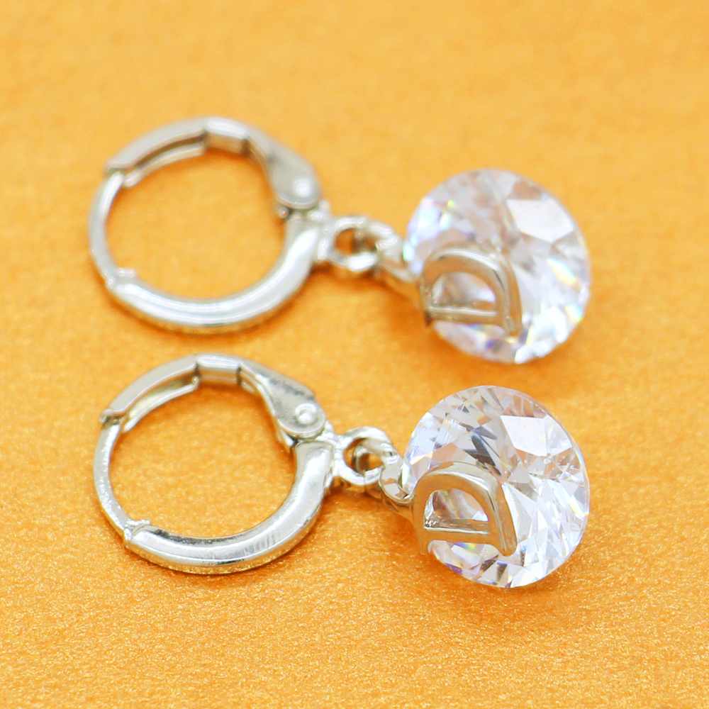 Europe and the United States fashion charm high-quality zircon earrings jewelry earring earrings for young women
Europe and the United States fashion charm high-quality zircon earrings jewelry earring earrings for young women