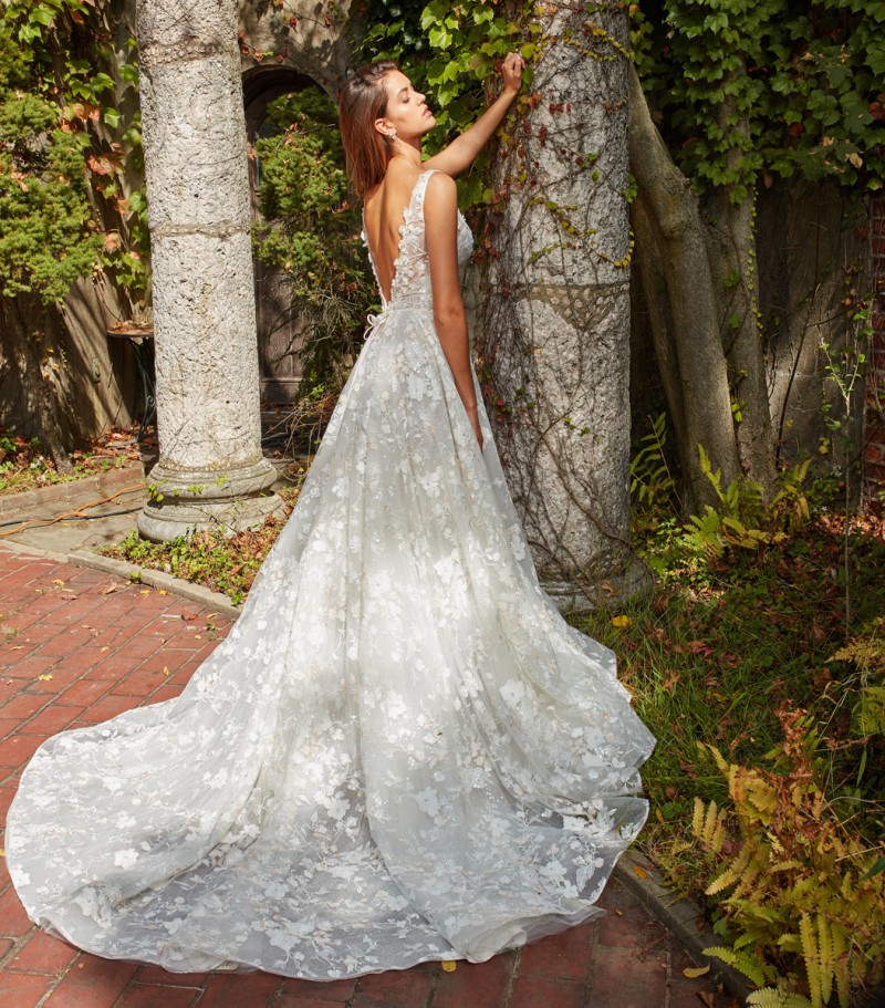 2019 Eve of Milady A Line Wedding Dresses Deep V Neck Lace Appliques Backless Bridal Gowns Beach Plus Size Wedding Dress