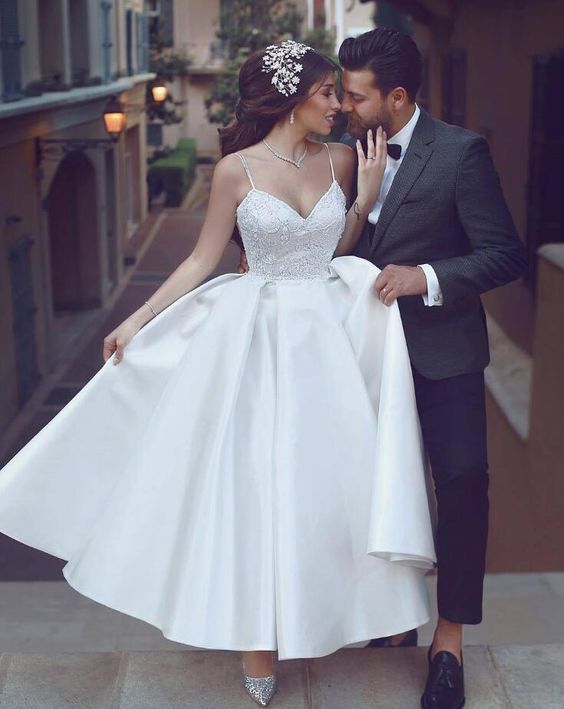 Vintage Beach Ball Gown Wedding Dresses Spaghetti Straps Taffeta Tea Length Sexy Lace Country Bridal Gowns Low Back Pretty Puffy Corset Top