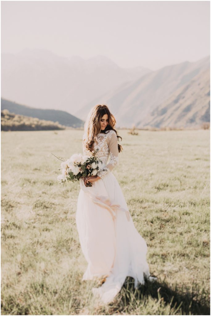 2022 Bohemian Country Wedding Dresses Long Sleeves Boho Bridal Gowns Court Train Chiffon Long Lace Beach Vestido De Novia Custom Made