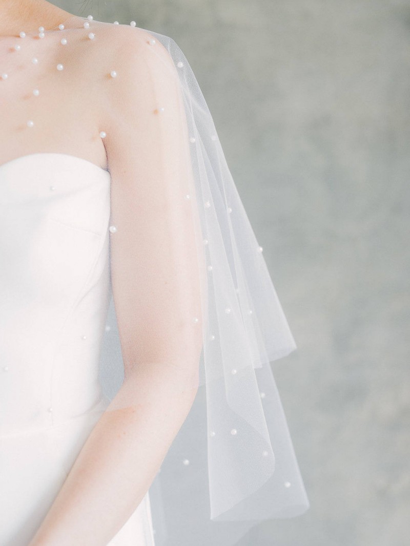 Sheer Wedding Capes Simple Shawl For Sweetheart Wedding Dresses Elegant Bridal Lace Jackets White Wedding Accessories Pearls Wrap