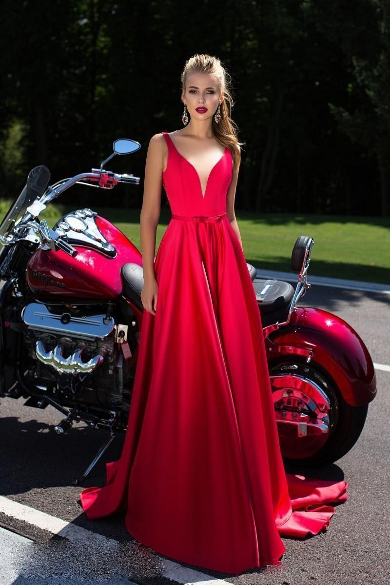 Latest Runway Fashion Long Evening Dresses V Neck Sleeveless Red Satin Sheer Lace Back Prom Dress Formal Party Gowns