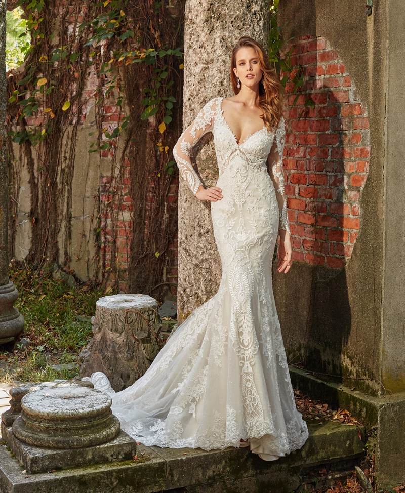 Eve of Milady 2019 Mermaid Wedding Dresses Long Sleeves V Neck Lace Appliqued Bridal Gowns Court Train Plus Size Wedding Dress