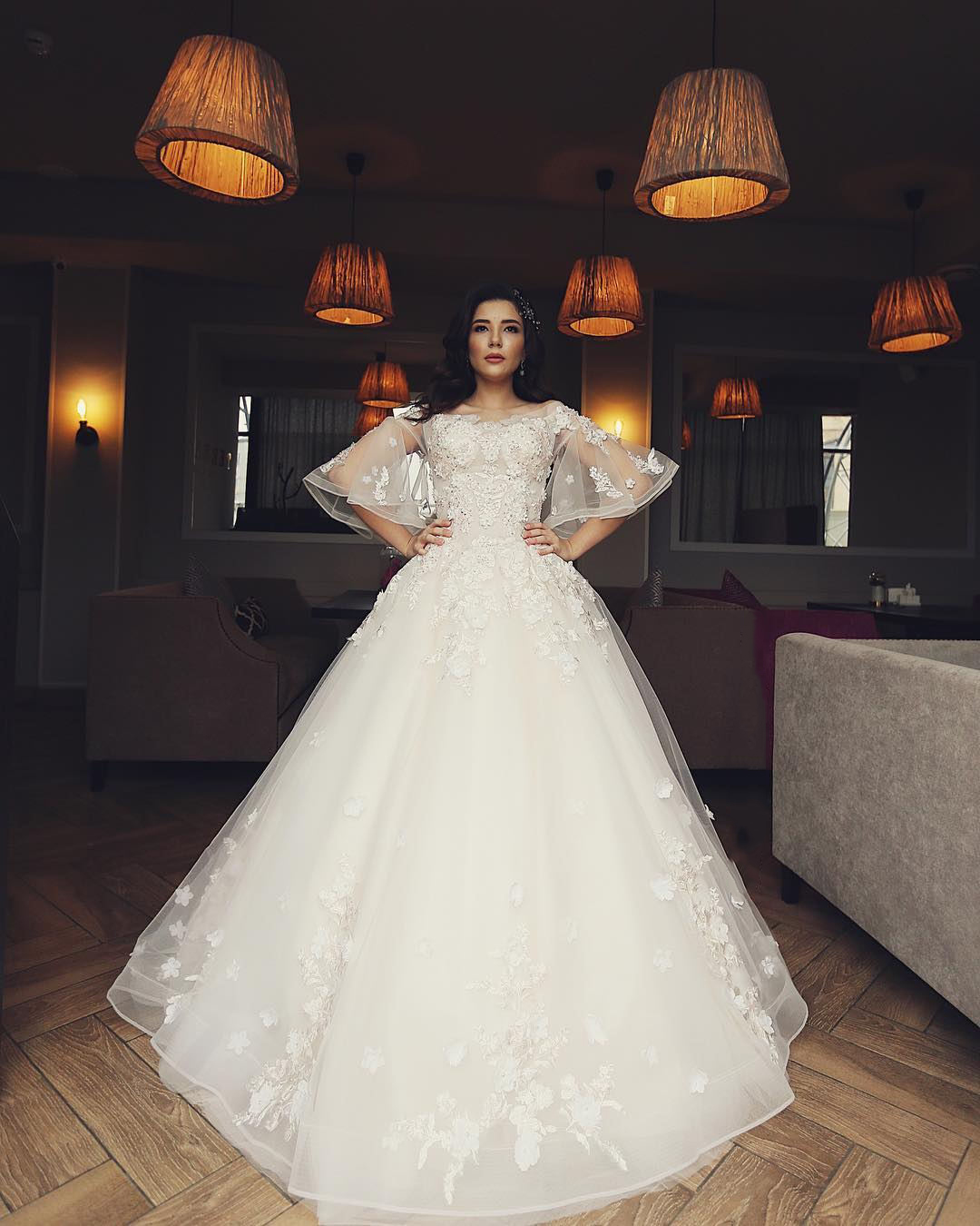 Ivory A e Tulle Off Shoulders Wedding Dresses with Lace wers Short Sleeves Long Sweep Train Bridal Gowns Summer Beach Garden Wear