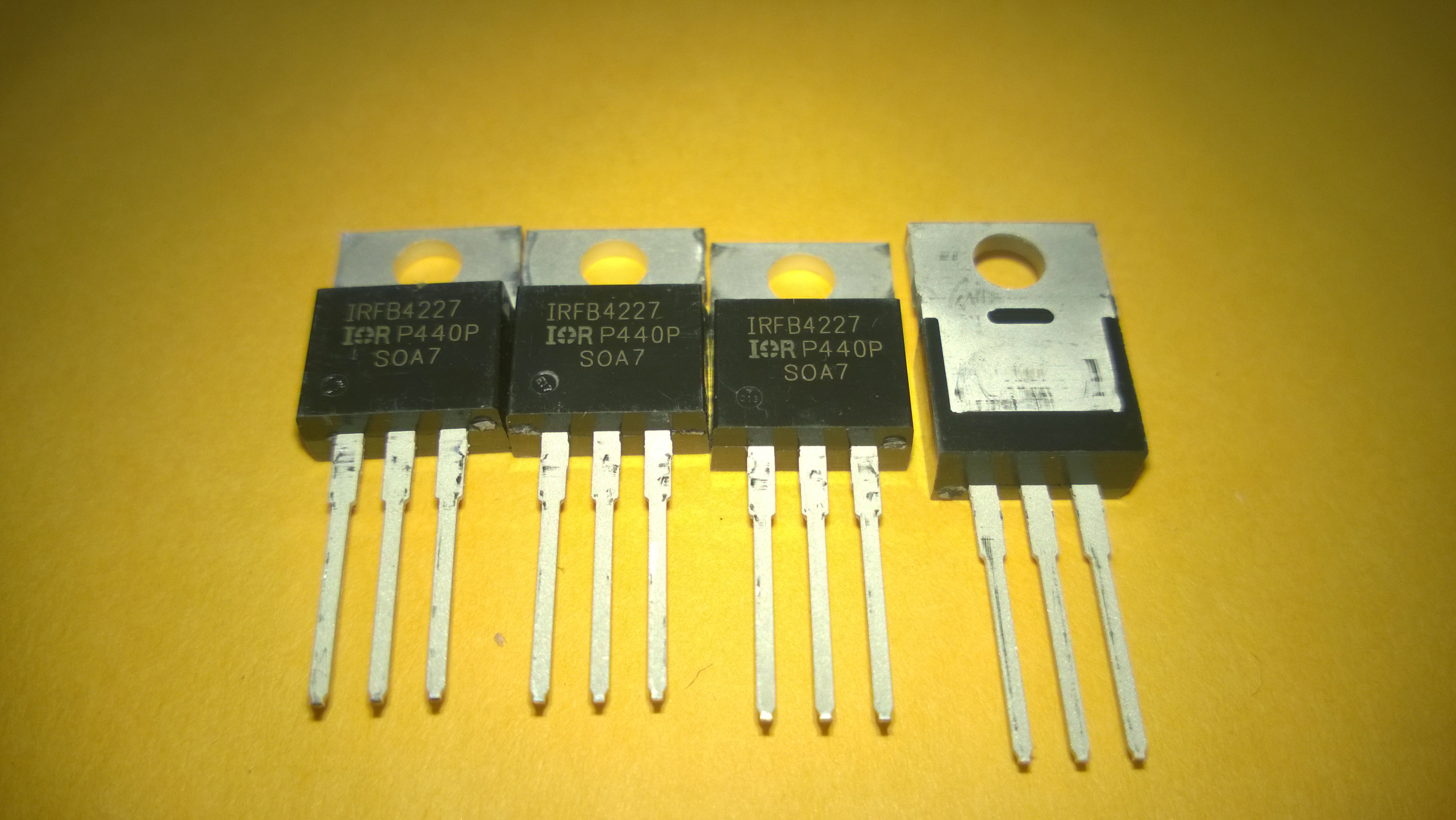 Free shipping IRFB4227 IRFB4227PBF FR4227 TO-220 original and new 20PCS/LOT 
Free shipping IRFB4227 IRFB4227PBF FR4227 TO-220 original and new 20PCS/LOT