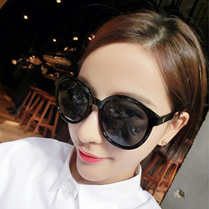 1pcs High Quality Fashion Round Sunglasses Mens Womens Designer Brand Sun Glasses Gold Metal Black Dark 50mm Glass Lenses Better Brown Case, White;black
1pcs High Quality Fashion Round Sunglasses Mens Womens Designer Brand Sun Glasses Gold Metal Black Dark 50mm Glass Lenses Better Brown Case, White;black