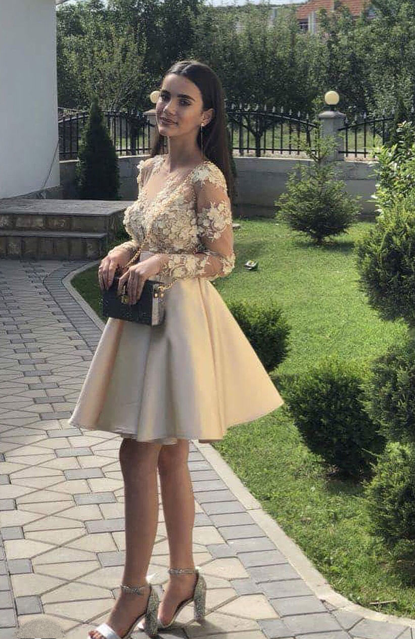 2018 Champagne Short Prom Dress Sexy Illusion Sheer Neck 3D Floral Applique Long Sleeves Guest Dress Formal Party Homecoming Dresses