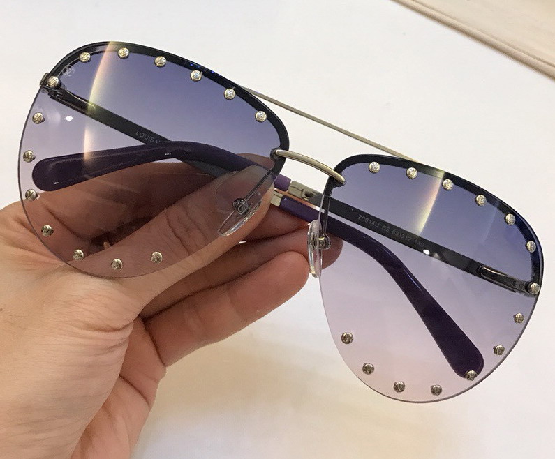 Women / Man Stud Polit Sunglasses Gold Brown Gradient len oversized New with Box NUMLV180212-2
Women / Man Stud Polit Sunglasses Gold Brown Gradient len oversized New with Box NUMLV180212-2