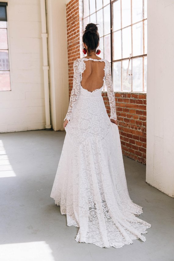 Modest Mermaid Wedding Dresses V Neck Hollow Back Sweep Train Long Sleeve Lace Bridal Gowns Cheap Plus Size Wedding Dress robe de mariée