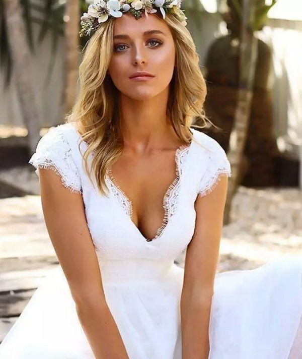 2018 New Boho Short Wedding Dresses Scalloped V Neck Capped Sleeves A Line Ankle Length White Lace and Tulle Beach Country Bridal Dresses