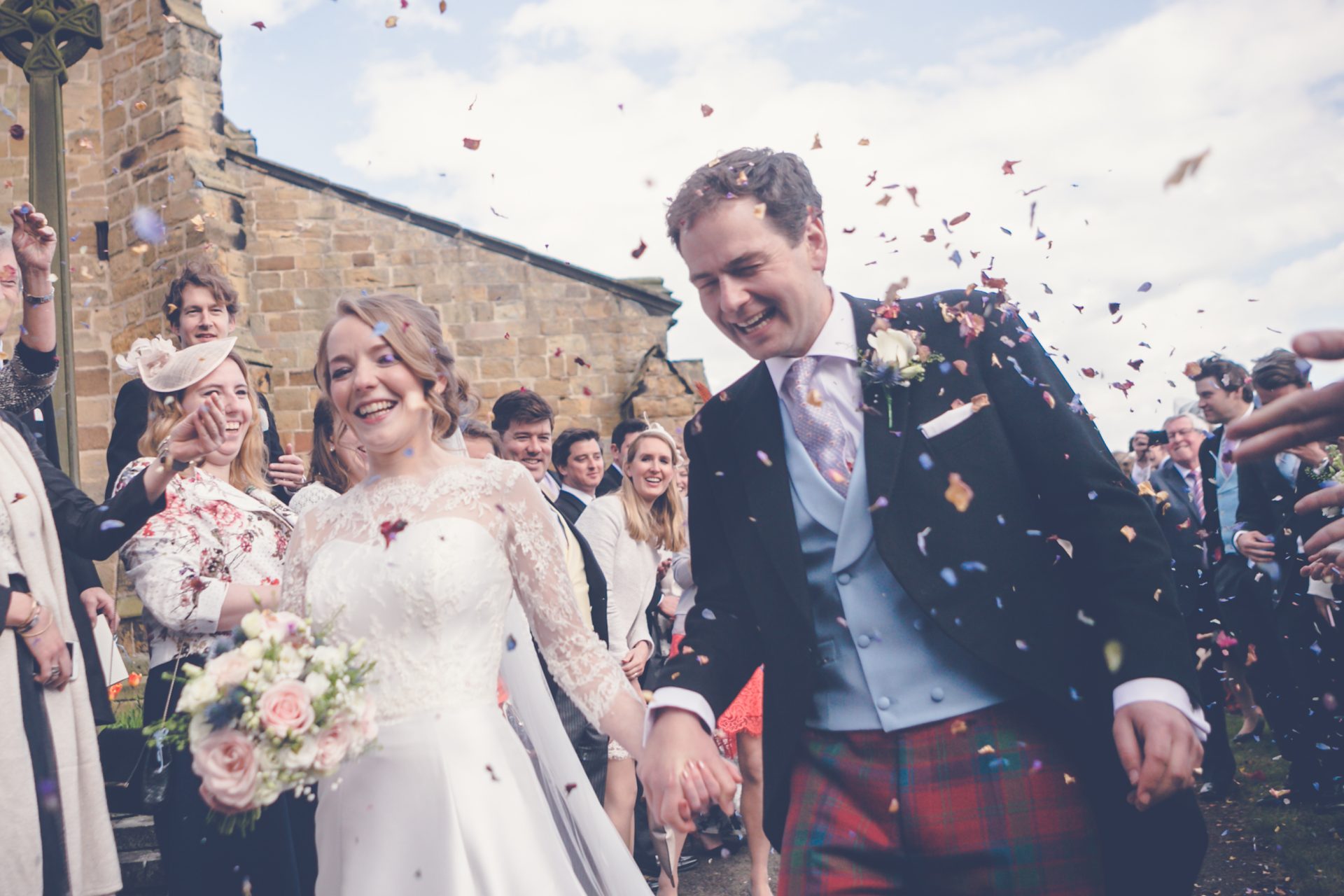 Modest Country Style Long Sleeve Wedding Dresses Bateau Neck A Line Satin Simple Lace Wedding Gowns Robe De Mariée Plus Size Bridal Dress