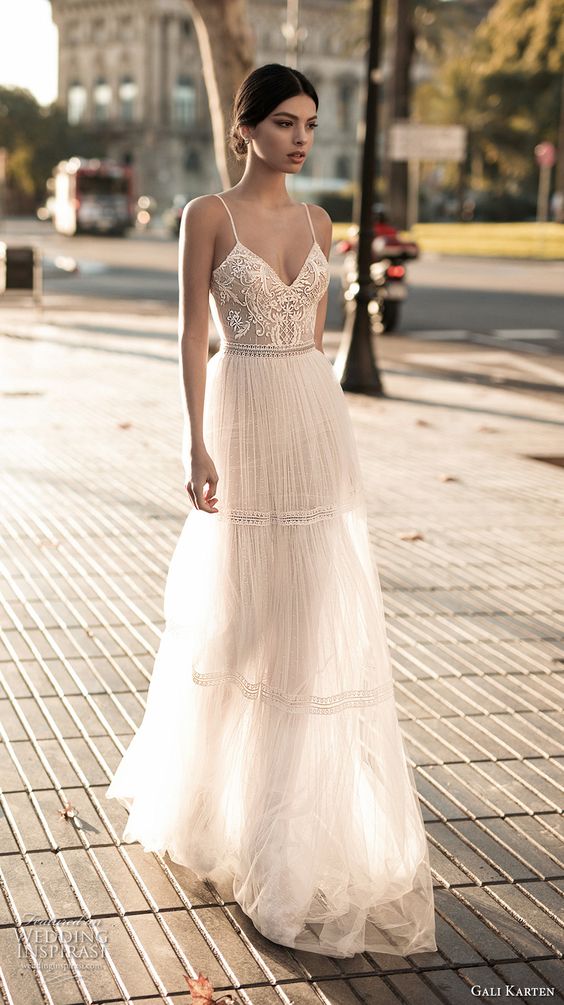 2019 Beach Wedding Dresses For Bride A-line Wedding Dress Maternity Pregnant Bridal Gowns Beads Tulle Lace Backless Spaghetti Straps Boho