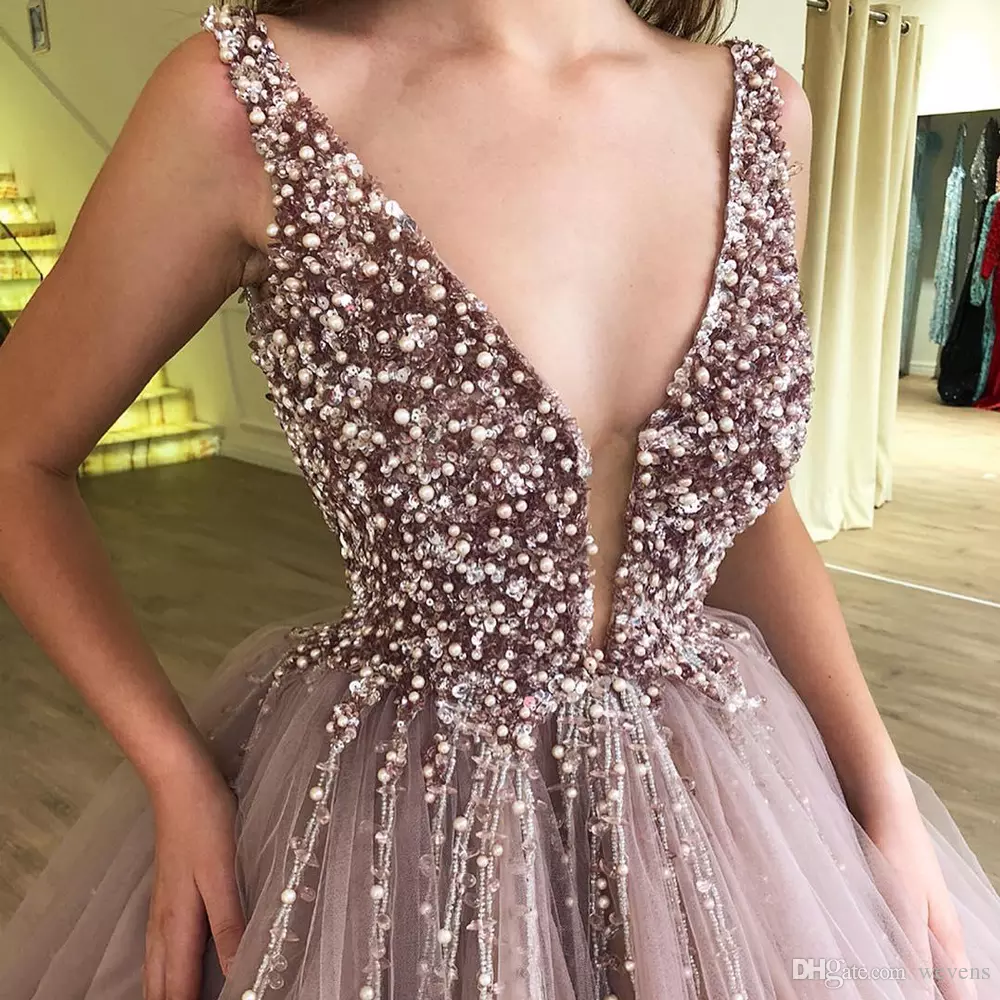 Charming Blush Pink Ball Gown Prom Dresses Deep V Neck Sequined and Pearl Tulle Pageant Gown Floor Length Prom Skirt