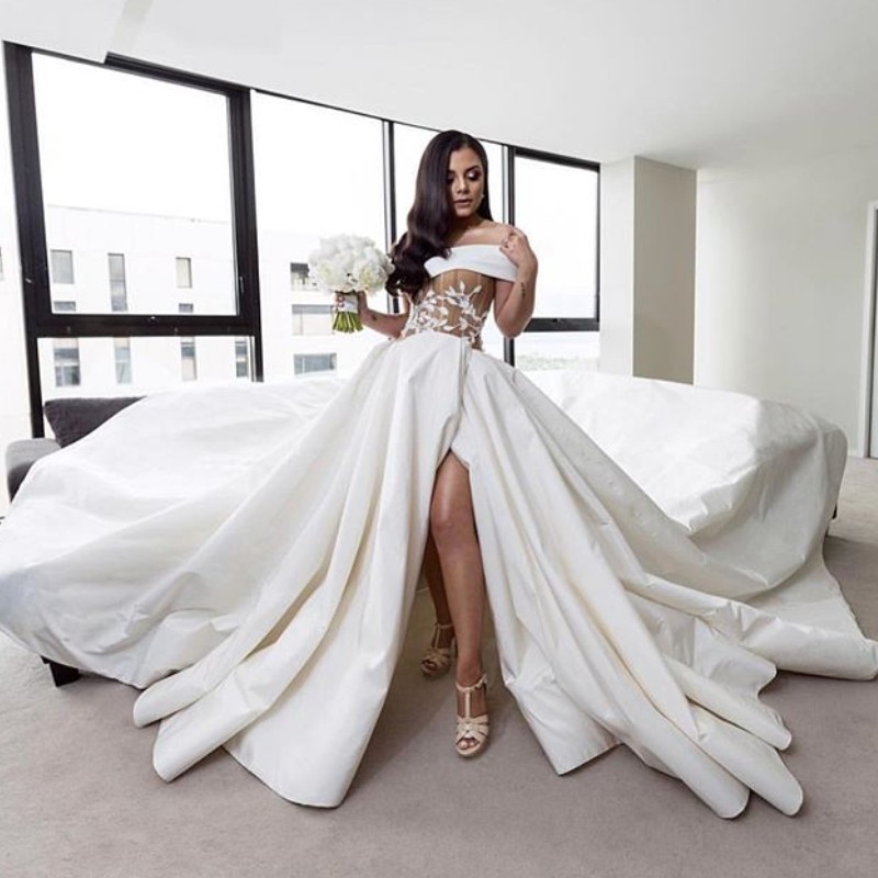 Gorgeous Satin Split Wedding Dresses Off Shoulder Lace Applique Corset Covered Button Bridal Dress Custom Made Fashion Arabia Wedding Gowns, Silver
Gorgeous Satin Split Wedding Dresses Off Shoulder Lace Applique Corset Covered Button Bridal Dress Custom Made Fashion Arabia Wedding Gowns, Silver