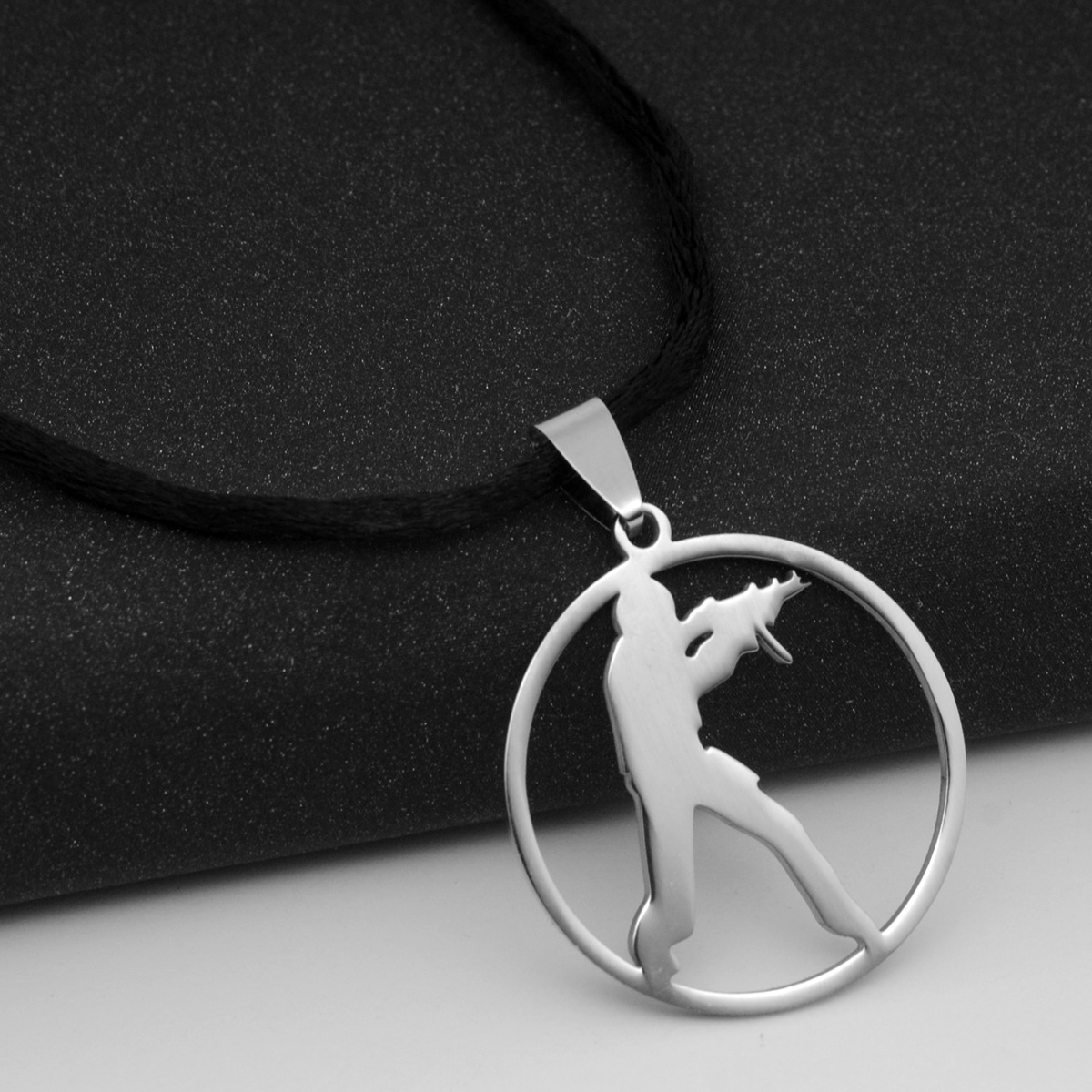 1pcs Stainless Steel Anime Game CS Logo charm Necklace GO Counter-Strike Logo Symbol Necklace Round Global Offensive Pendant Necklace