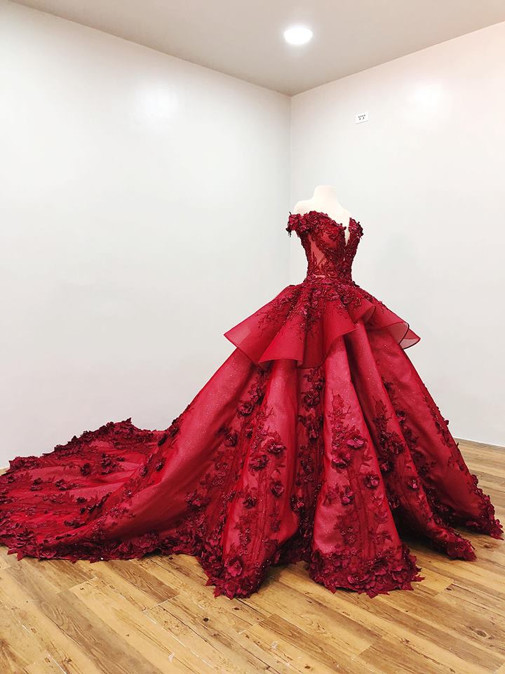 Red Ball Gown Wedding Dresses Luxury Off The Shoulder Lace Beads Ruffles Sweep Train Bridal Gowns Plus Size Robe De Mariée
