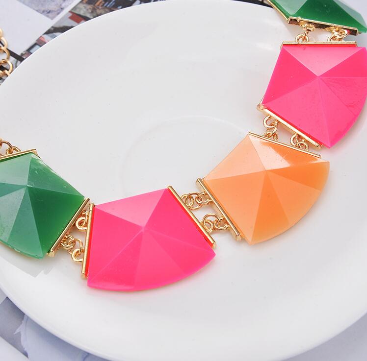 Short style necklace female collarbone exaggerated black and white big square short necklace vintage clothing accessories pendant WQ28
