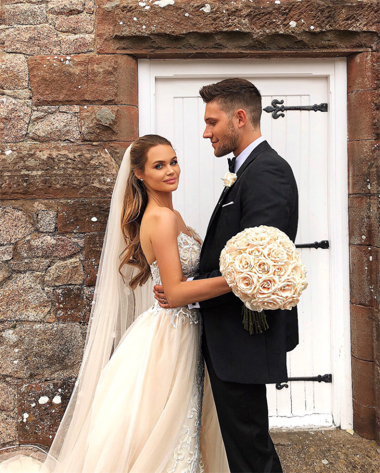 Luxury Dubai Wedding Dress Sweetheart Full Lace Appliques Backless Tulle Sweep Train Bridal Gowns With Detachable Train Custom Made