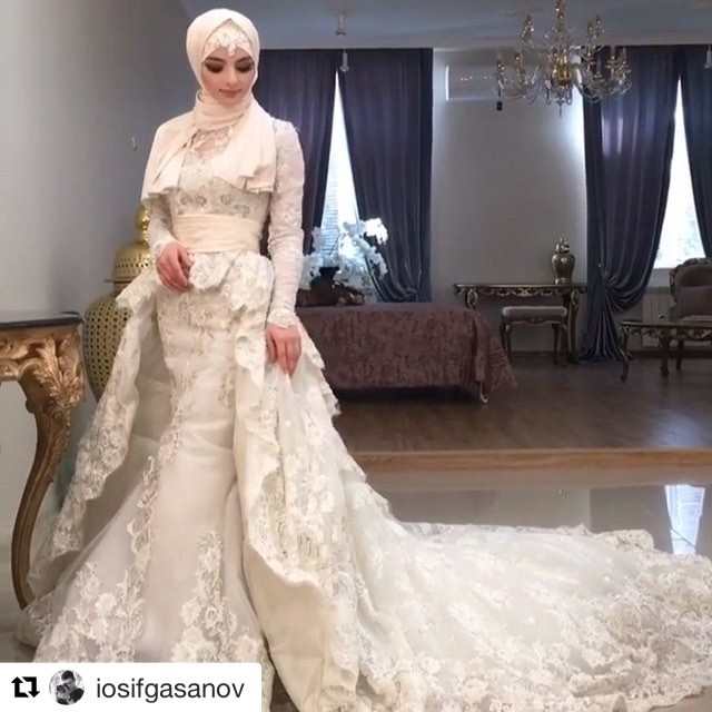 Glamorous Saudi Arabia Wedding Dresses Beaded Lace Applique Long Sleeves Mermaid Bridal Dress With Overskit 2018 Fashion Muslim Wedding Gown
