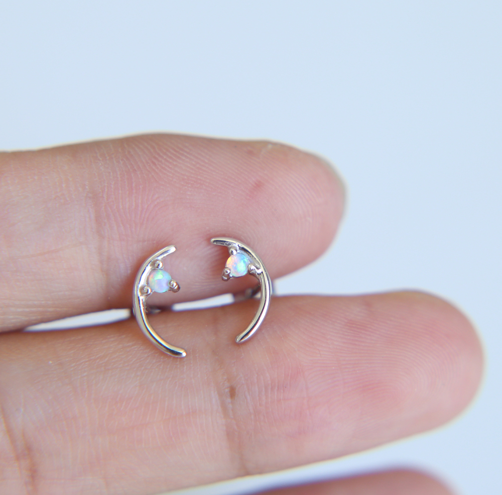 2018 minimal delicate dainty earring Tiny thin moon stud with 1 opal simple crescent moon cute lovely girl earring jewelry