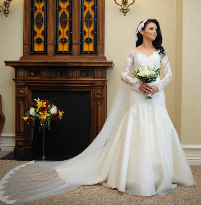 Modest lace Mermaid Wedding Dresses long sleeve off shoulder elegant V neck Country court train buttons back bridal Wedding Gowns plus size, White
Modest lace Mermaid Wedding Dresses long sleeve off shoulder elegant V neck Country court train buttons back bridal Wedding Gowns plus size, White