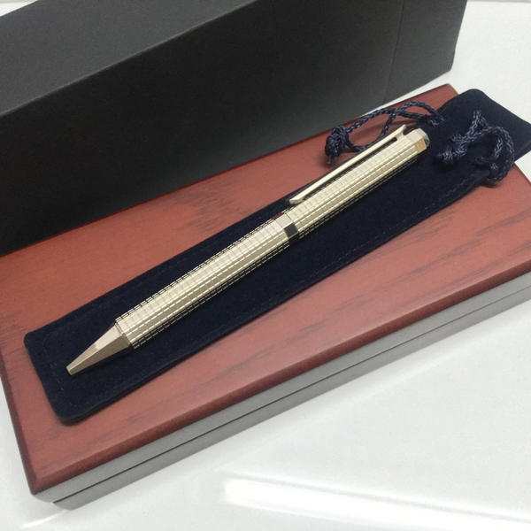 wholesale Fashion Gift Metal Hexagonal grid checkered red wood box Classical Ballpoint Pen for writing