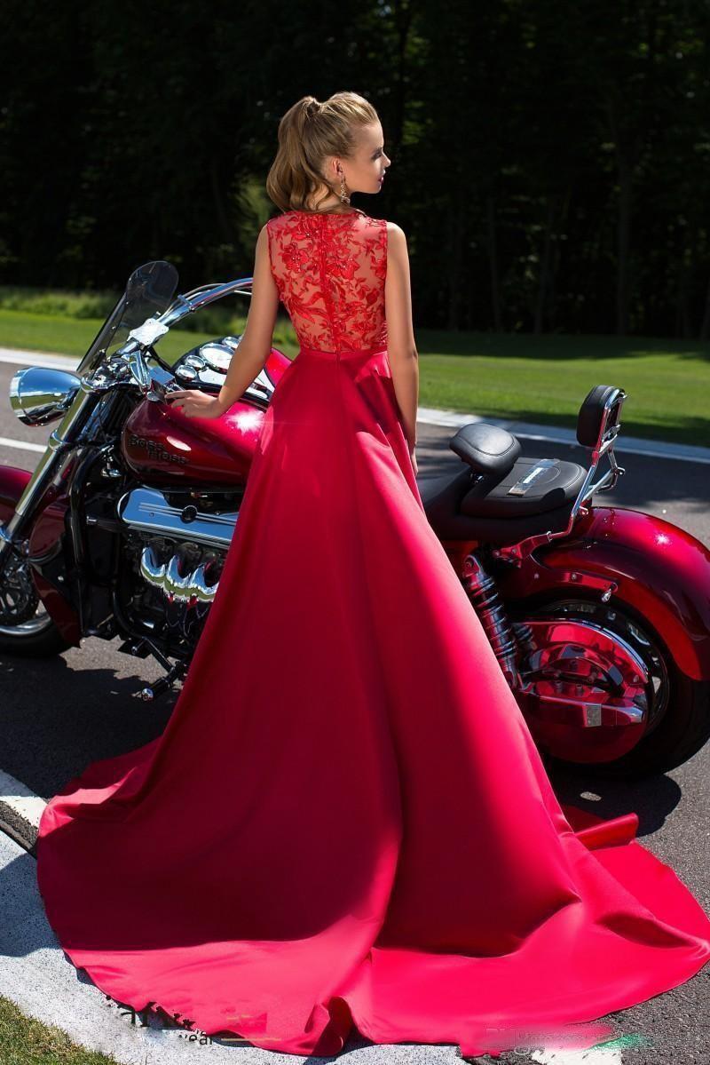 Latest Runway Fashion Long Evening Dresses V Neck Sleeveless Red Satin Sheer Lace Back Prom Dress Formal Party Gowns