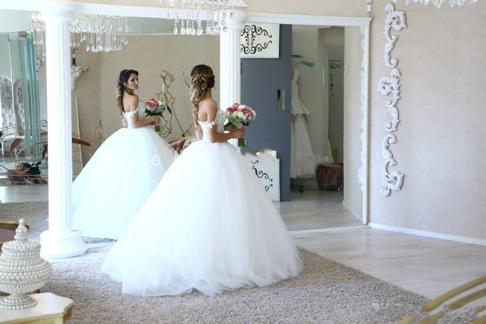 Lace Ball Beaded Gown Dresses Applique Off Shoulder Pearls Tiered Tulle See Through Waist Court Train Wedding Bridal Gowns s