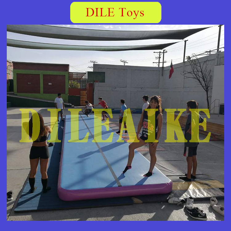 High quality 6x1X0.2m inflatable air track/ air tumbling mats/ inflatable tumble track for Home Use
High quality 6x1X0.2m inflatable air track/ air tumbling mats/ inflatable tumble track for Home Use