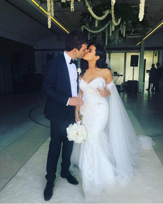 Exquisite Pearls Lace Mermaid Wedding Dresses With Cape Plus Size Garden Country Applique Bridal Gown Train Church Bride Dress Custom Made