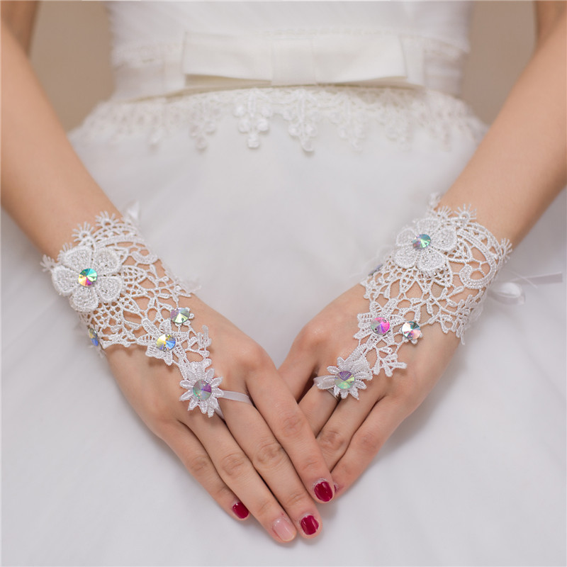 Wholesale Hot Selling Beaded Lace Fingerless Wedding Gloves Wrist Length Bridal Gloves
