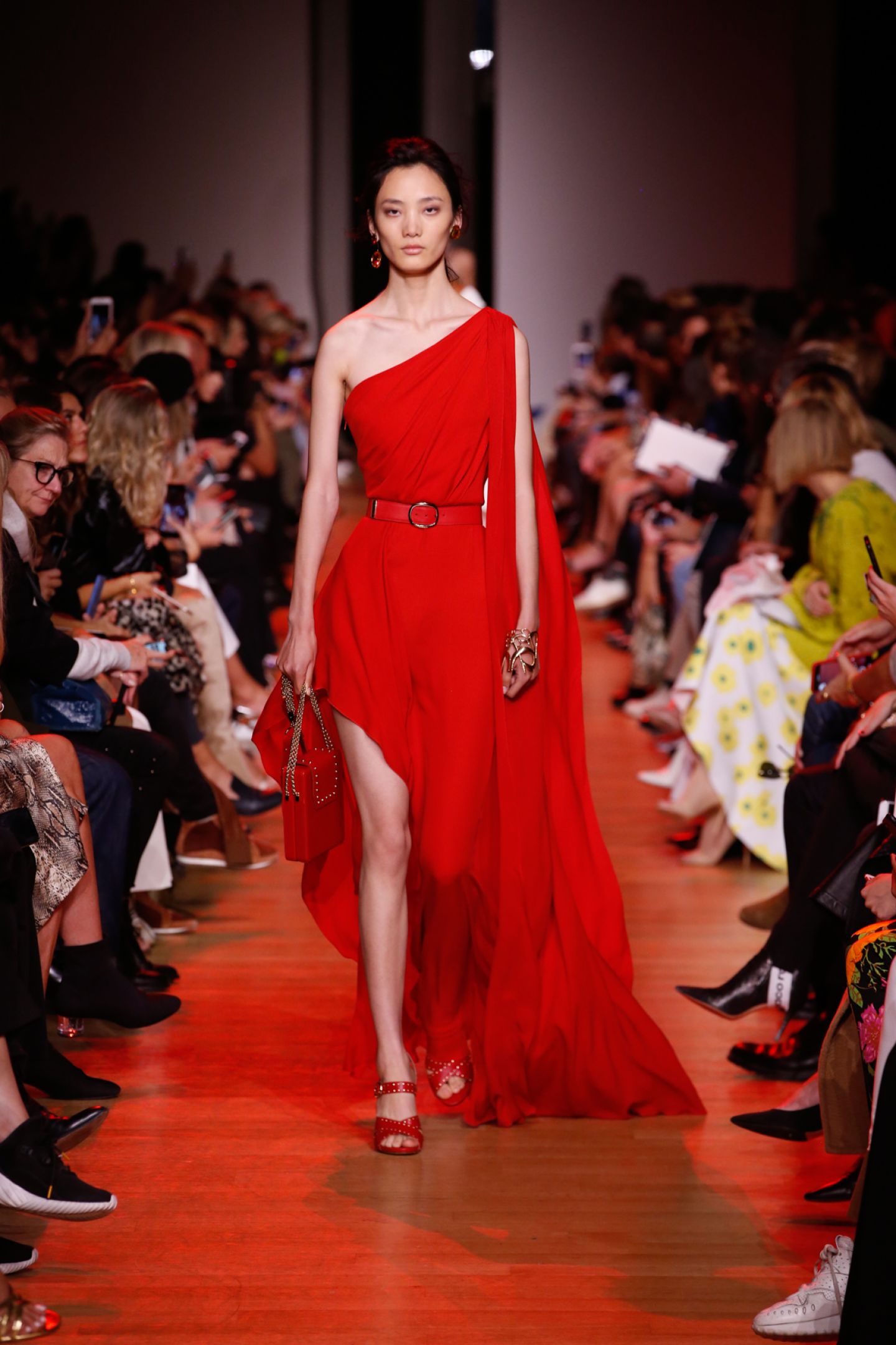 Red One Shoulder Prom Dresses Elie Saab 2019 Pleats Side Split Long Evening Dress With Wraps Customized Formal Party Gowns Cheap