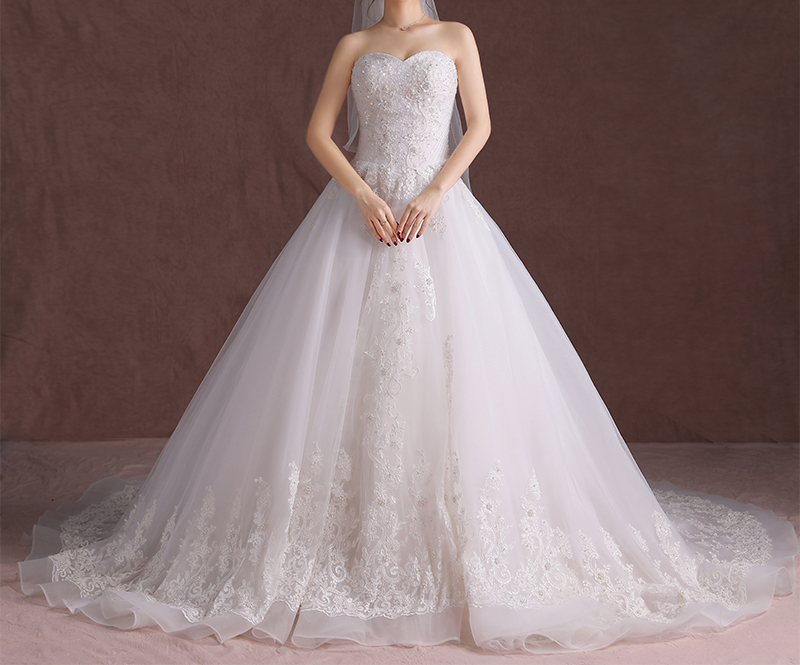 Stunning Wedding Dresses Ball Gown Court Train Wedding Dress Major Beading Sequins Lace-up Back Tulle with Lace Applique Bridal Gowns Ivory, Red
Stunning Wedding Dresses Ball Gown Court Train Wedding Dress Major Beading Sequins Lace-up Back Tulle with Lace Applique Bridal Gowns Ivory, Red