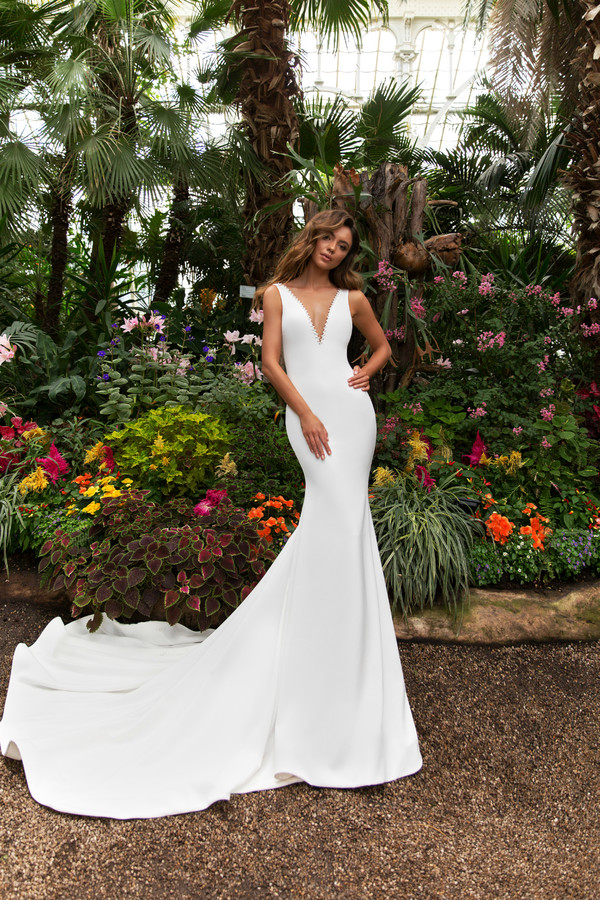 Fashion Satin Cheap Mermaid Wedding Dresses Rhinestone Sexy Back Sweep Train Beach Bridal Dress Deep V Neck Plus Size Wedding Gowns Simple