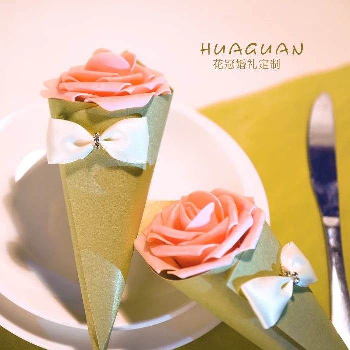 Cone Shaped paper favor holders candy favors boxes for wedding birthday party guests 50pcs lot wholesales
Cone Shaped paper favor holders candy favors boxes for wedding birthday party guests 50pcs lot wholesales