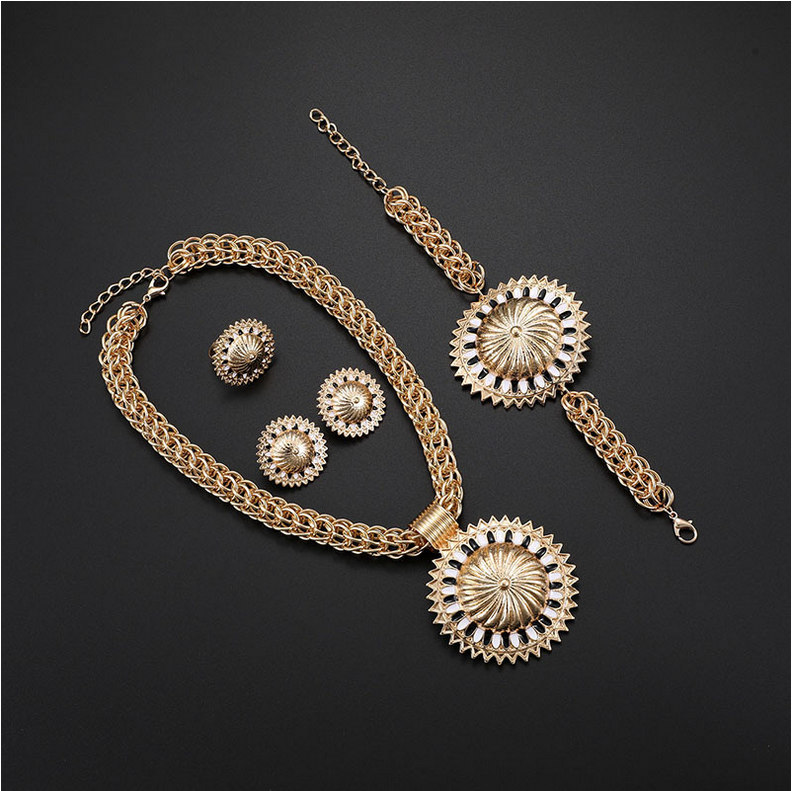 Wedding Jewelry Set Vintage Luxury High Quality Rhinestone 18K Gold Plated Alloy Sunflower Necklace Earrings Ring Bracelet 4-Piece Set
Wedding Jewelry Set Vintage Luxury High Quality Rhinestone 18K Gold Plated Alloy Sunflower Necklace Earrings Ring Bracelet 4-Piece Set
