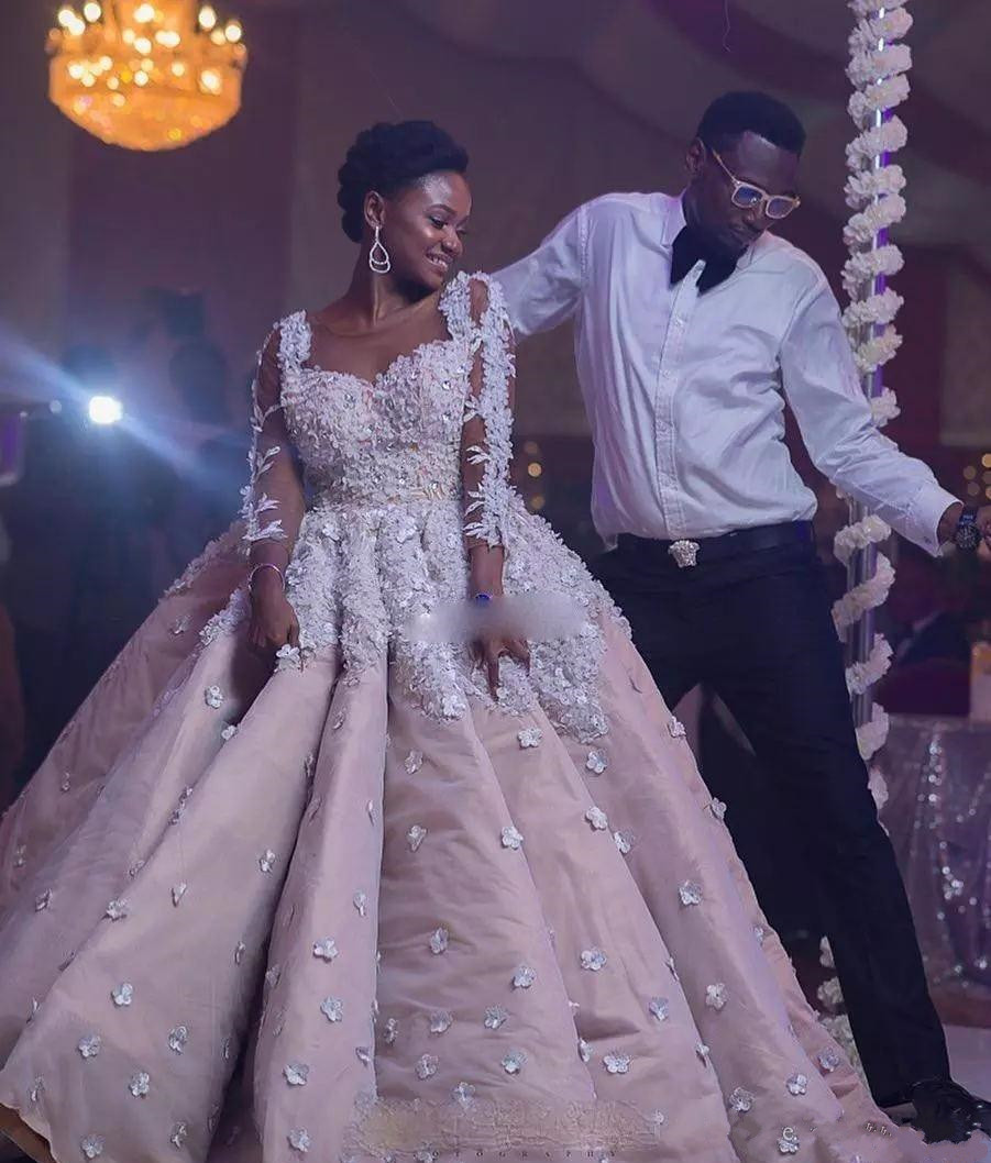 Beaded Pearls Dubai Ball Gown Dresses Handmade Flowers Long Illusion Sleeves Applique Bridal Gowns Wedding Dress s