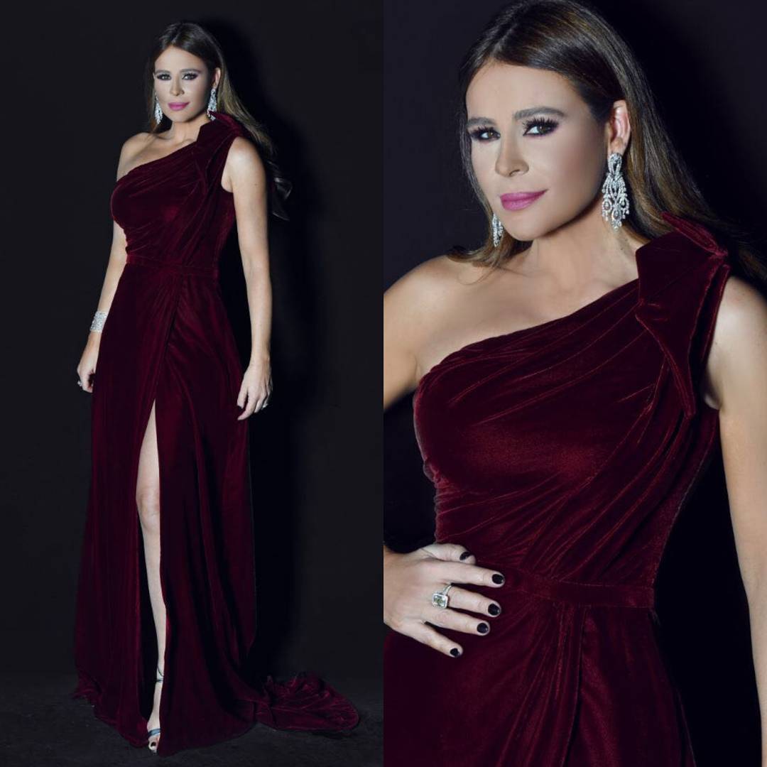 Burgundy Side Split Evening Dresses One Shoulder Velvet Prom Gowns Vestidos De Fiesta A Line Plus Size Formal Dress, Dark red
Burgundy Side Split Evening Dresses One Shoulder Velvet Prom Gowns Vestidos De Fiesta A Line Plus Size Formal Dress, Dark red