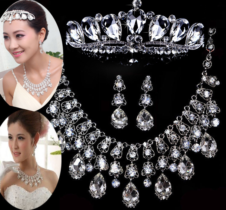 2018 Bling Bling Bridal Jewelry Set Noble Shiny Crown Tiara Necklace Earrings Wedding Bridal Wedding Party Ladies Accessories
2018 Bling Bling Bridal Jewelry Set Noble Shiny Crown Tiara Necklace Earrings Wedding Bridal Wedding Party Ladies Accessories