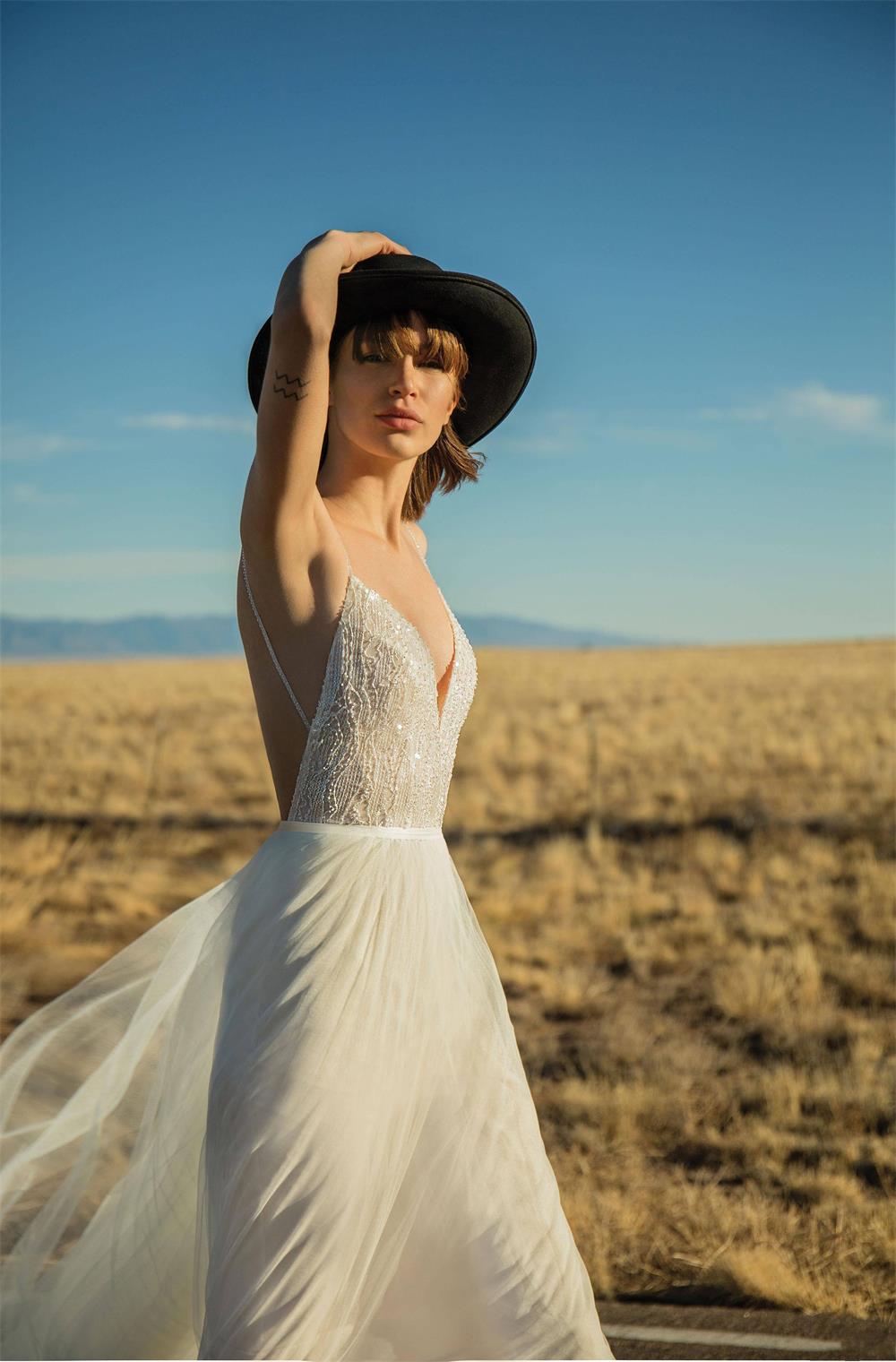 Sexy Spaghetti Straps Wedding Dresses Backless Sequined Chiffon Floor Length Bridal Gowns Summer Beach Wedding Dresses