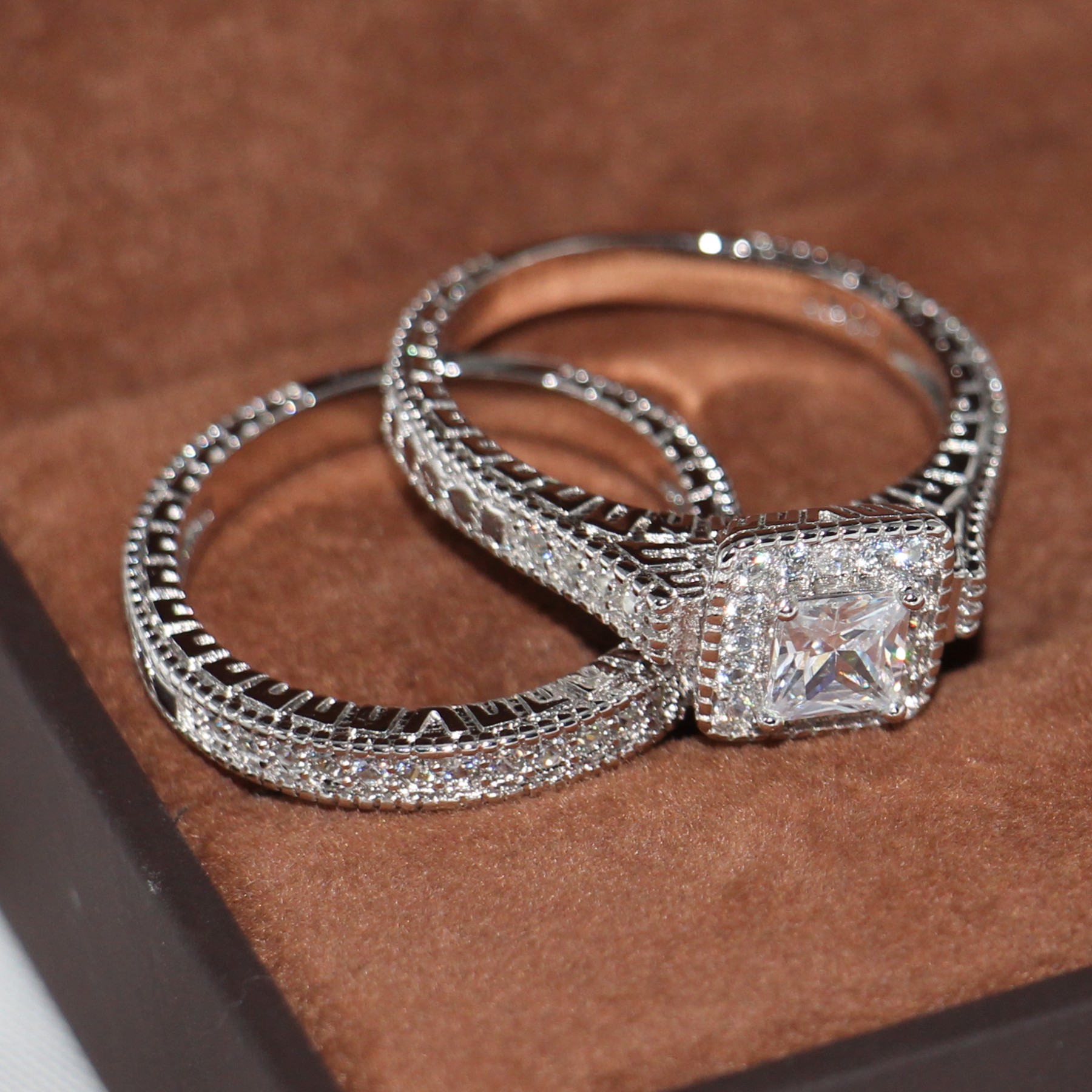 Wholesale Professional Vintage Fashion Jewelry 10KT White Gold Filled Princess Cut White Topaz Gemstones Women Wedding Bridal Ring Set Gift