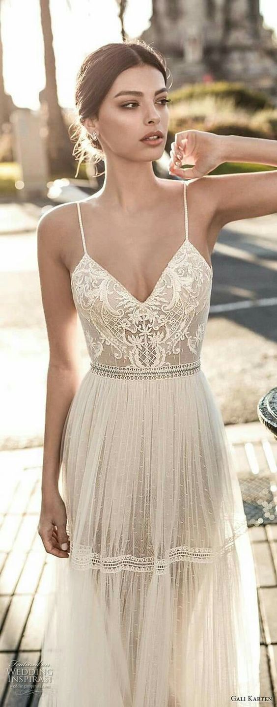2019 Beach Wedding Dresses For Bride A-line Wedding Dress Maternity Pregnant Bridal Gowns Beads Tulle Lace Backless Spaghetti Straps Boho