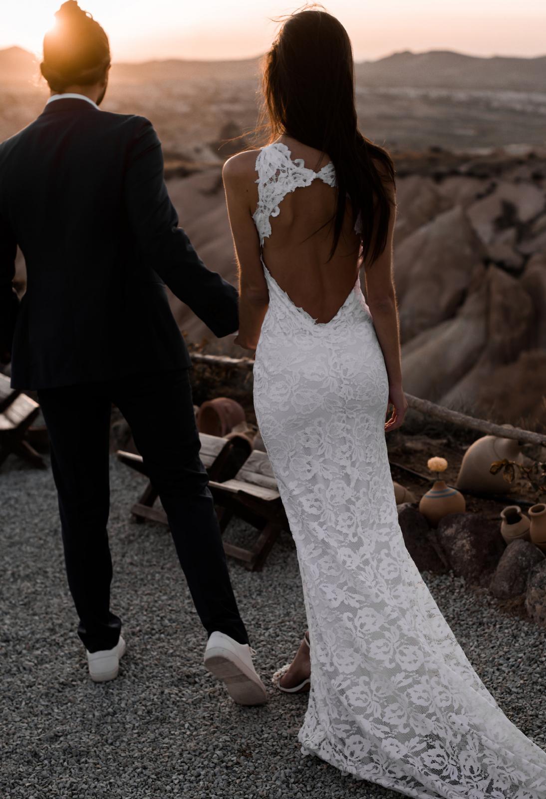 Lace Mermaid Wedding Dresses Jewel Neck Sweep Train Side Split Hollow Back Country Wedding Gowns Plus Size Bridal Gowns robes de mariée