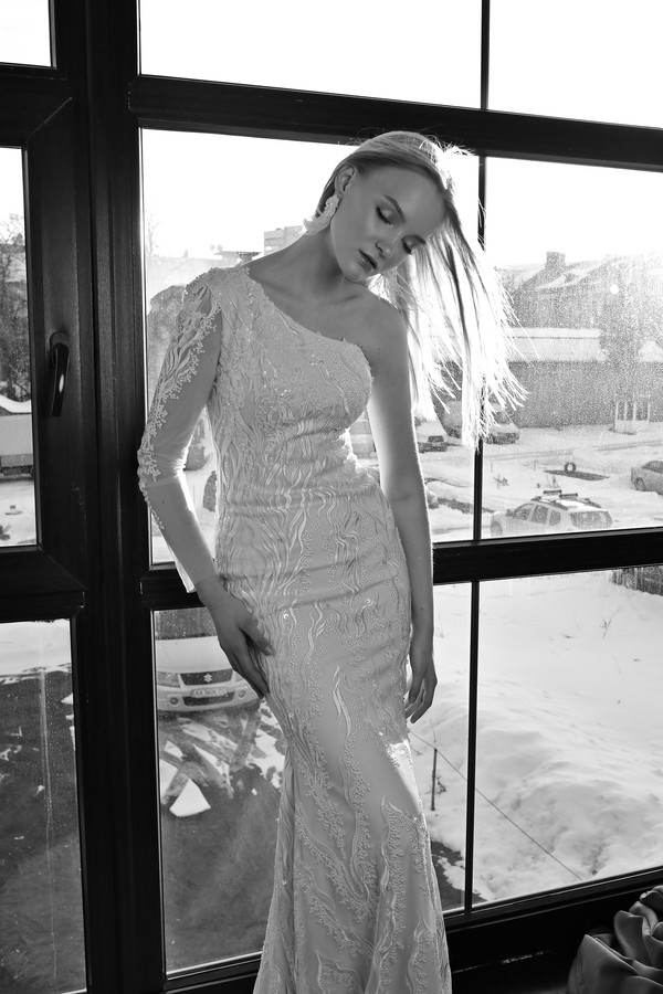 Sexy Mermaid Wedding Dresses One Shoulder Lace Appliques Beaded Sweep Train Gorgeous Beach Wedding Dress Plus Size Bridal Gowns Plus Size