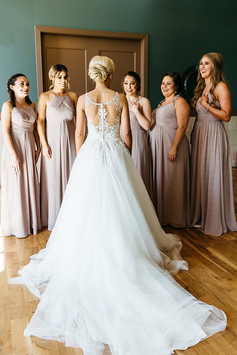 Country Wedding Dresses A Line Jewel Neck Lace Appliques Beaded Sweep Train Beach Wedding Dress With Detachable Train Boho Bridal Gowns