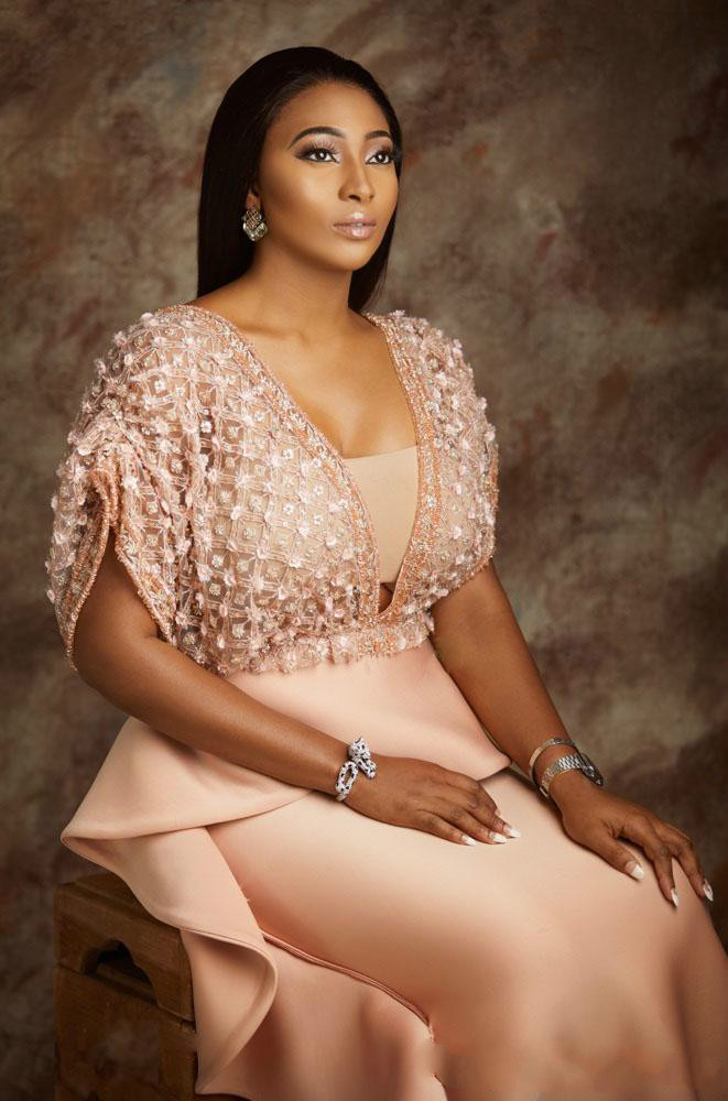 Luxury Mermaid Formal Evening Dresses V-Neck Bling Crystal Beads Short Sleeves Prom Dresses Sexy Stylish Dubai Celebrity Party Gowns